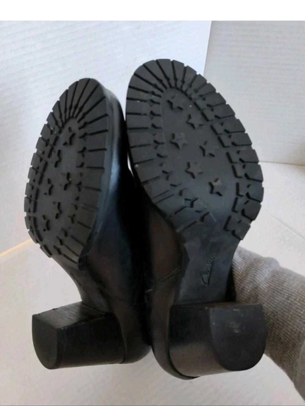Clarks Artisan Black Leather Ankle Boots w Zippers Mission Halle Sz 9 Block Heel
